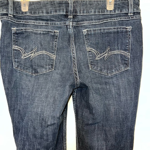 Wrangler Bootcut Jeans - Picture 6 of 8